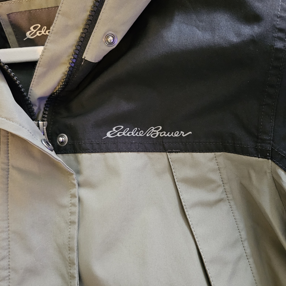 Eddie Bauer Women's Black and Green Rain Jacket - Picture 2 of 5